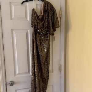 New Xscape Elegant Gold Sequin Gown size 4